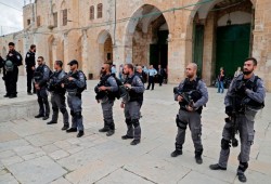 الاحتلال يشدد إجراءاته في القدس ويقيّد الوصول للأقصى