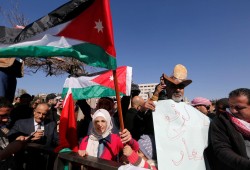 بعد احتجاجات واسعة.. أمر ملكي يلغي زيادة أسعار المحروقات والكهرباء في الأردن
