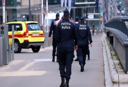 شرطي يطلق النار على شخص داخل كاتدرائية برلين