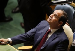 «رئاسة السيسي» تفتح تحقيقًا مع «الأهرام» بسبب خطأ مطبعي أساء لزوجته