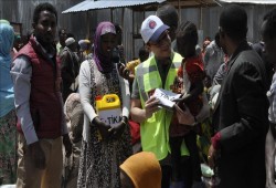 "تيكا" التركية تقدم مساعدات للنازحين في أثيوبيا وكينيا