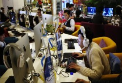 إنهم يخترقون دماغك.. كيف نهزم إدمان وسائل التواصل؟