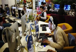 إنهم يخترقون دماغك.. كيف نهزم إدمان وسائل التواصل؟