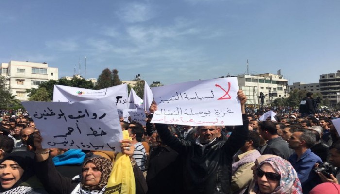 "منظمات حقوق الإنسان" يدعو الحمد لله لحماية حراك "ارفعوا عقوبات غزة"