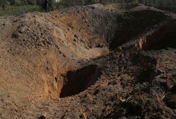 طائرات الاحتلال الصهيوني تقصف مطلقي بالونات حارقة شرق البريج