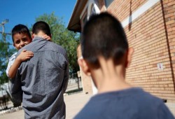 العالم يندد وترامب يصر على فصل أبناء المهاجرين