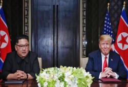 رغم القمة.. ترامب يحذر مجددا من نووي كوريا