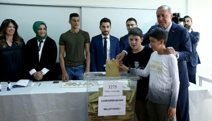 أردوغان: نسبة المشاركة الشعبية في الانتخابات "جيدة"