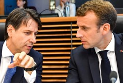 ماكرون يرد على سالفيني: فرنسا لا تتلقى دروسا من أحد