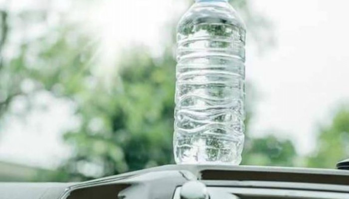هكذا تتسبب زجاجة ماء بحرق سيارة