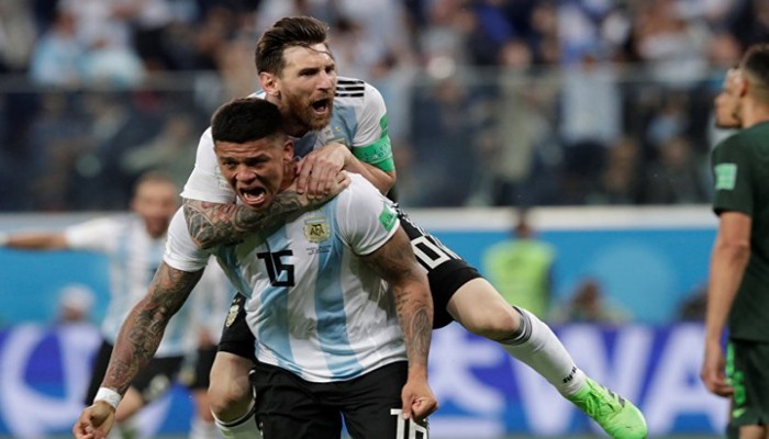 الأرجنتين تخرج من عنق الزجاجة إلى الدور الثاني