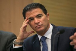 صحيفة فرنسية: لقاء يجمع رئيس الموساد بعباس كامل وعدد من نظرائه العرب