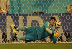 من عامل نظافة ينام بالشارع لأحد أفضل حراس مونديال روسيا