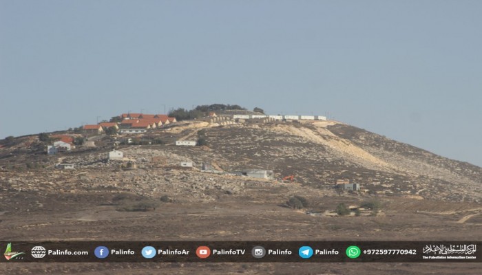 ضابط صهيوني يستولي على أراض فلسطينية ويقيم عليها بؤرة استيطانية