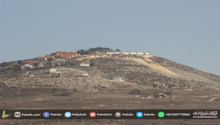 ضابط صهيوني يستولي على أراض فلسطينية ويقيم عليها بؤرة استيطانية