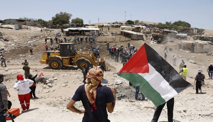35 إصابة و8 معتقلين .. "الخان الأحمر" تحت مقصلة الاحتلال