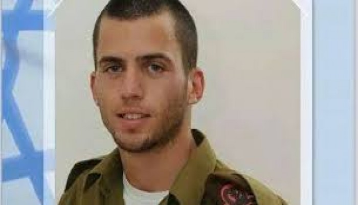 والدة الجندي "شاؤول" تستنجد بـ"السنوار"