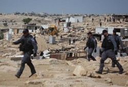 الخان الأحمر.. "الاحتلال" يغطي على جريمته باستهداف الصحفيين