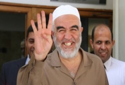 آلاف الفلسطينيين يستقبلون الشيخ صلاح بعد الإفراج "المشروط" عنه