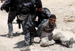 الاحتلال ينصب "كرفانات" شرق القدس لنقل مهجري الخان الأحمر إليها