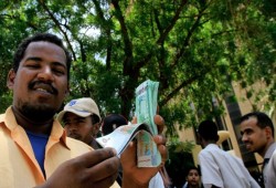 السوق السوداء تزيد أوجاع الجنيه السوداني مقابل الدولار