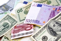 تراجع جماعي لأسعار العملات الأجنبية بنهاية تعاملات اليوم