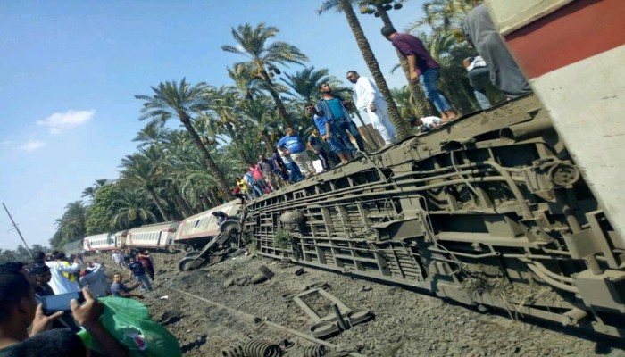 بعد ساعات من انفجار المطار.. انقلاب قطار “المرازيق” يفضح أحاديث العسكر عن التطوير