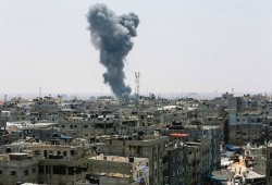 غارات متتالية لطيران الاحتلال بغزة وقذائف المقاومة تصيب 3 مبان إسرائيلية