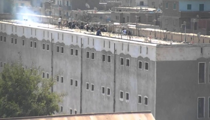 ضابط ينتقم من معتقلي “المنيا” بالتغريب والتعذيب