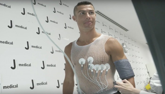 صور.. كريستيانو رونالدو يخضع للكشف الطبى فى يوفنتوس