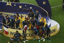 لاعبان مسلمان يسجلان نصف أهداف تتويج فرنسا بالمونديال