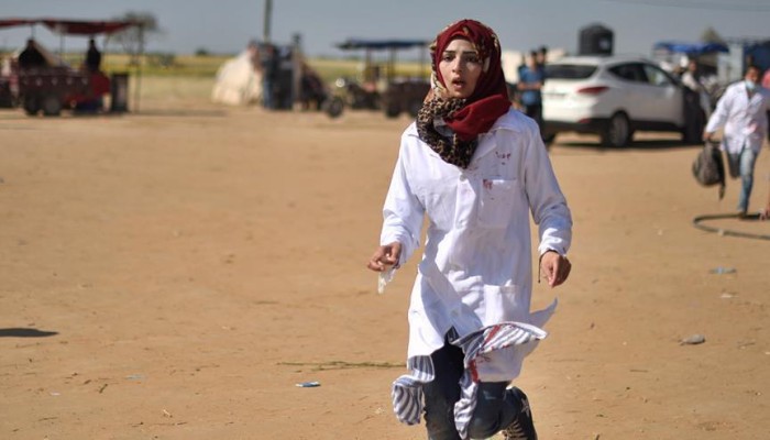 حقوقي فلسطيني يطالب الجنائية الدولية بفتح تحقيق بمقتل "رزان النجار"