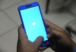 "تويتر" تواصل تعليق الحسابات "الوهمية".. كم بلغ عددها؟