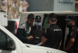 ترحيل معارض مصري من مدريد للقاهرة بطريقة "هوليودية"