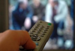 إعلامية سعودية تعتذر عن ظهور "غير محتشم" بعد إحالتها للتحقيق