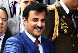 إندبندنت: تظاهرة مدفوعة الأجر ضد زيارة أمير قطر لبريطانيا