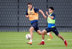 لاعب مصري يجاور لاعب "صهيوني" في فريقه ببلجيكا