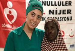 أطباء أتراك يستعيدون بصر امرأة كفيفة في النيجر