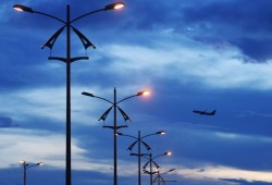 احتراق طائرة تقل 151 راكبا في مطار الملك خالد بالرياض