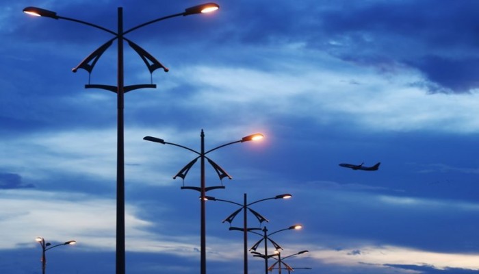 احتراق طائرة تقل 151 راكبا في مطار الملك خالد بالرياض