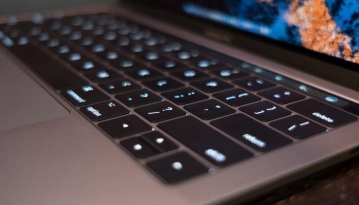 آبل قد تتخلى عن لوحات المفاتيح الفعلية ضمن أجهزة Macbook المستقبلية