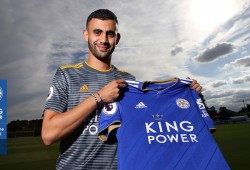 لاعب جزائري ينضم لـ"ليستر سيتي" بعد رحيل مواطنه محرز