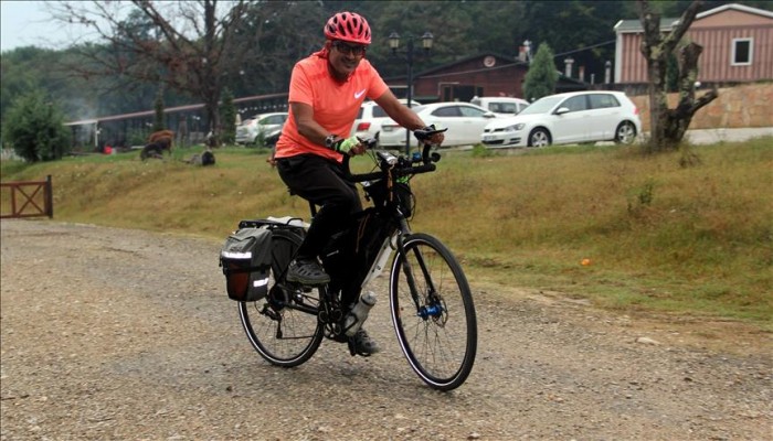 مواطن سعودي يصل سينوب التركية في جولة عبر دراجته الهوائية