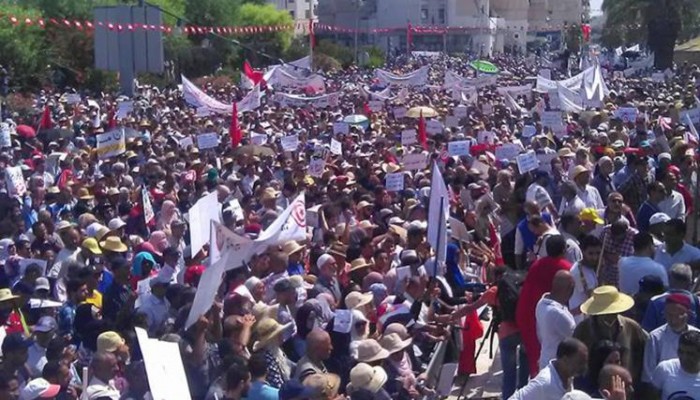 مظاهرة بتونس: تقرير لجنة الحريات يهدد الهوية