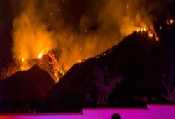 منازل كاليفورنيا المتضررة من الحرائق "ضحية" جديدة لرسوم ترامب