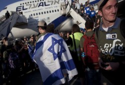 الاحتلال يجلب 239 يهوديا للاستيطان بفلسطين