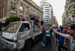 غلاء الأسعار ودخول المدارس يسرقان فرحة المصريين بالعيد