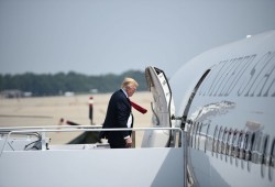 نيوزويك: غموض بمستقبل ترامب مع قرب الانتخابات النصفية