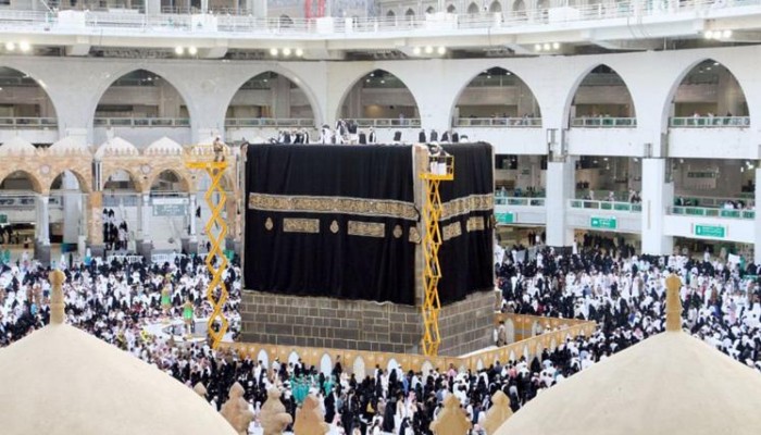 بعد رياح وأمطار.. الكعبة المشرفة بحلتها الجديدة