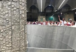 حجاج بيت الله الحرام يواصلون رمي الجمرات